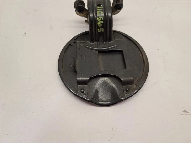 Серая дверь топливного бака Dodge Nitro 2007-2011 годов выпуска - Изображение 4 из 4