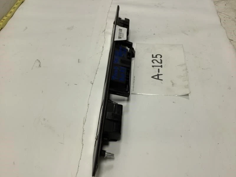 AUDI A3 2.0T 2006 puerta trasera maletero acabado panel agarre mango matrícula lámpara Foto 2 de 4