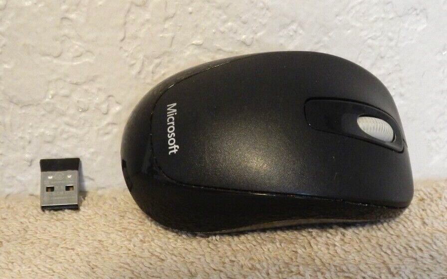 Microsoft Wireless Mouse 1000 ** w/ 1447 RECEIVER DONGLE ** Excellent