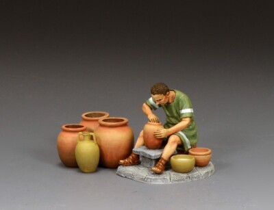 KING AND COUNTRY - RnB060 The Pottery Maker Set RnB60 - Diecast Metal Figure