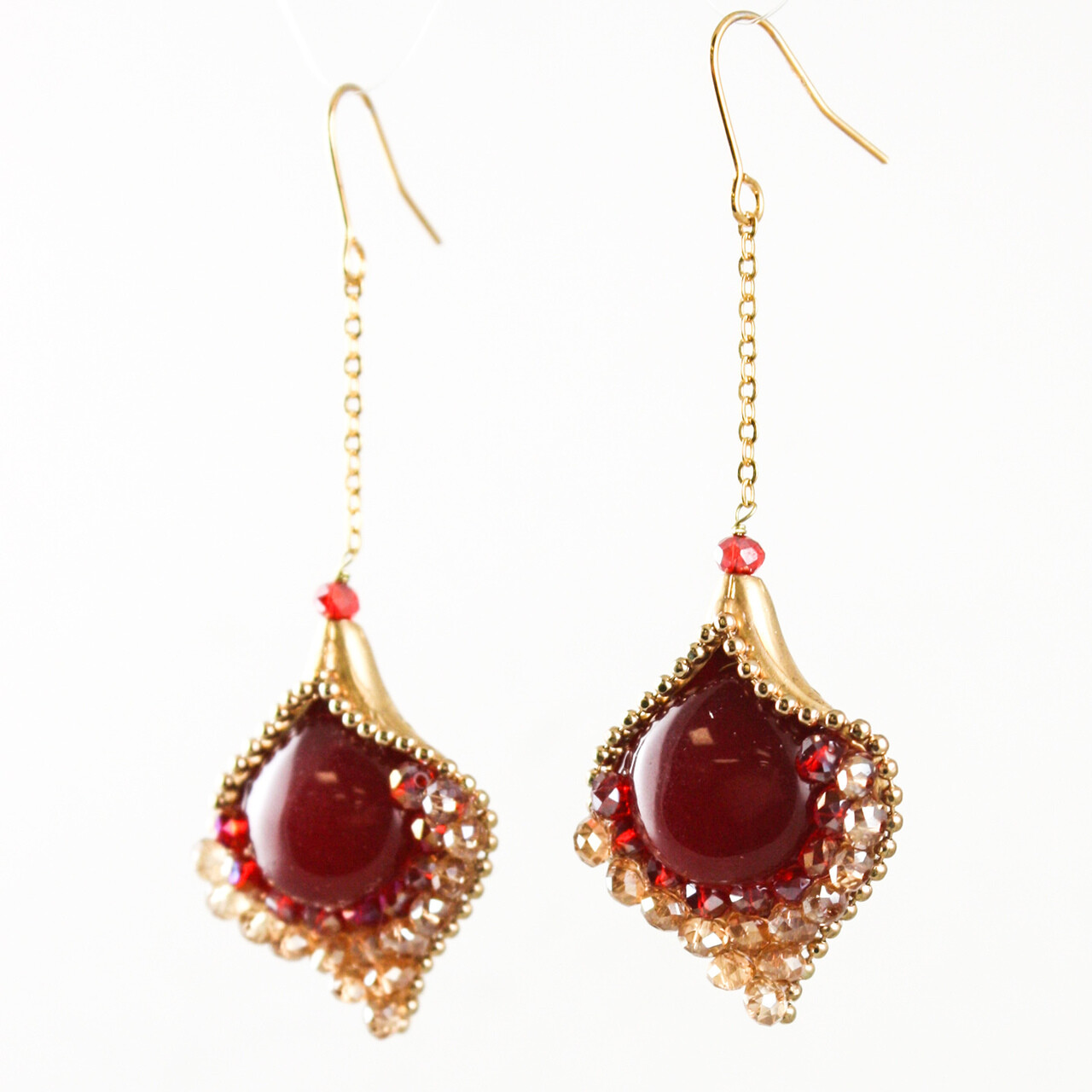 Pendientes de cadena de vidrio y cristales rojo sangre flamenco APER5107 oro mate