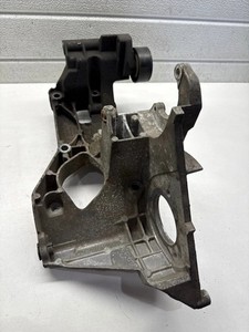 VW PASSAT B7 362 Generatorhalterung 038903143H 2.00 Diesel 2011 32054201