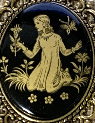 *NEW ITEM*SALE* LG. VTG. W. GERMAN CAMEO ZODIAC PORCELAIN CABOCHON ''VIRGO''