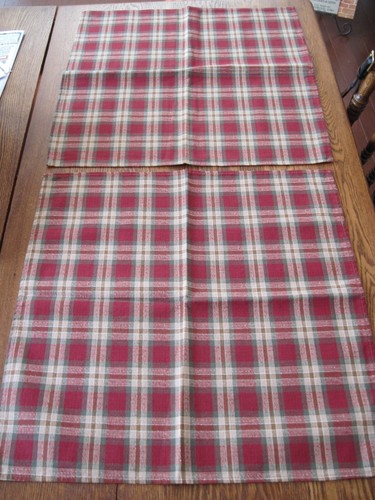 Longaberger Set of 2 Orchard Plaid Fabric Napkins - Picture 3 of 4