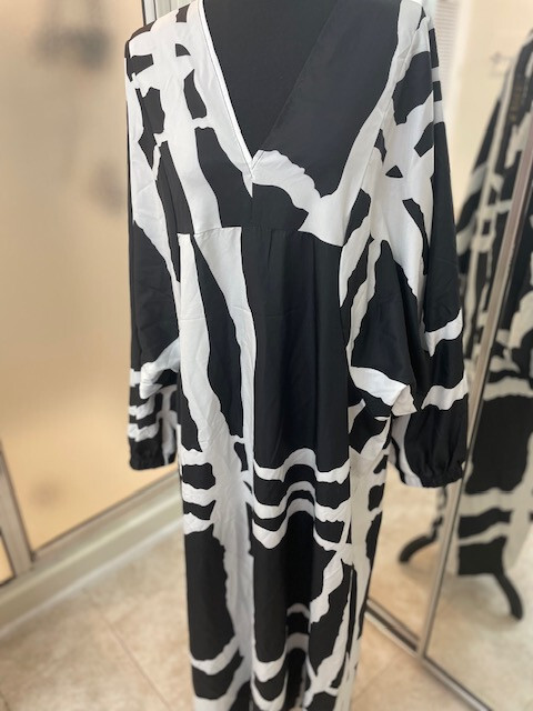 Nwt Vonda Oversized Black & White Zebra Print Long Dress - Size 5X | eBay