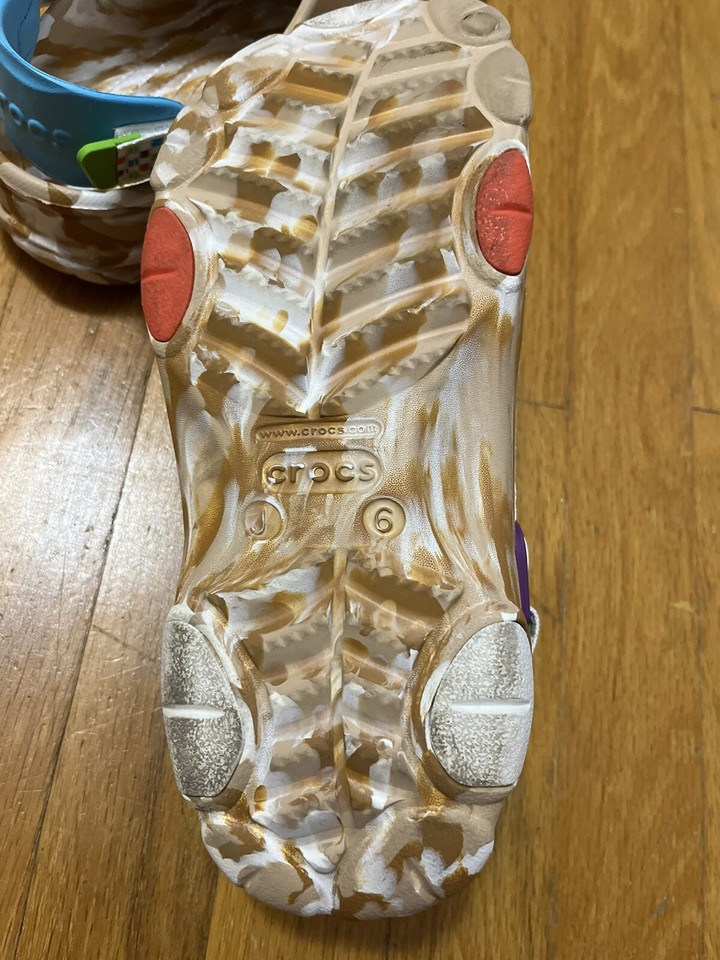 cinnamon toast crunch croc shoe women’s size 8 kids size 6 (worn once