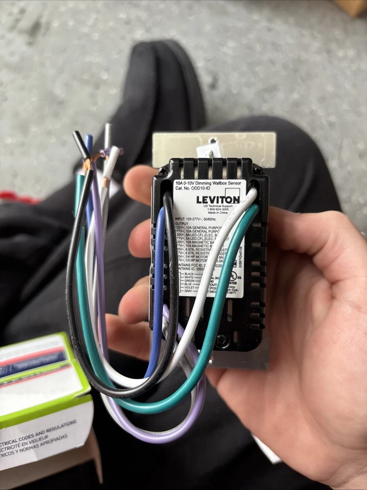 Leviton настенная коробка фотоэлемент Off10-Idw - Изображение 2 из 3