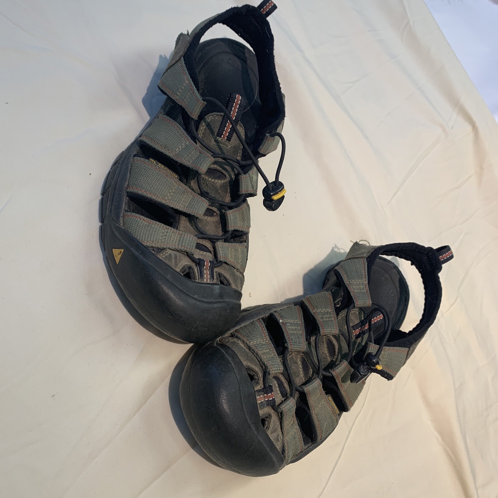 Sandali da trekking all'aperto verdi Keen Newport taglia 9 5 da uomo impermeabili