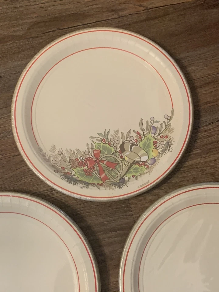 NEW 3 Sets of 8 Amscan Horn & Holly Christmas Extra Sturdy Paper Plates 10 1/2" - Image 4 of 4