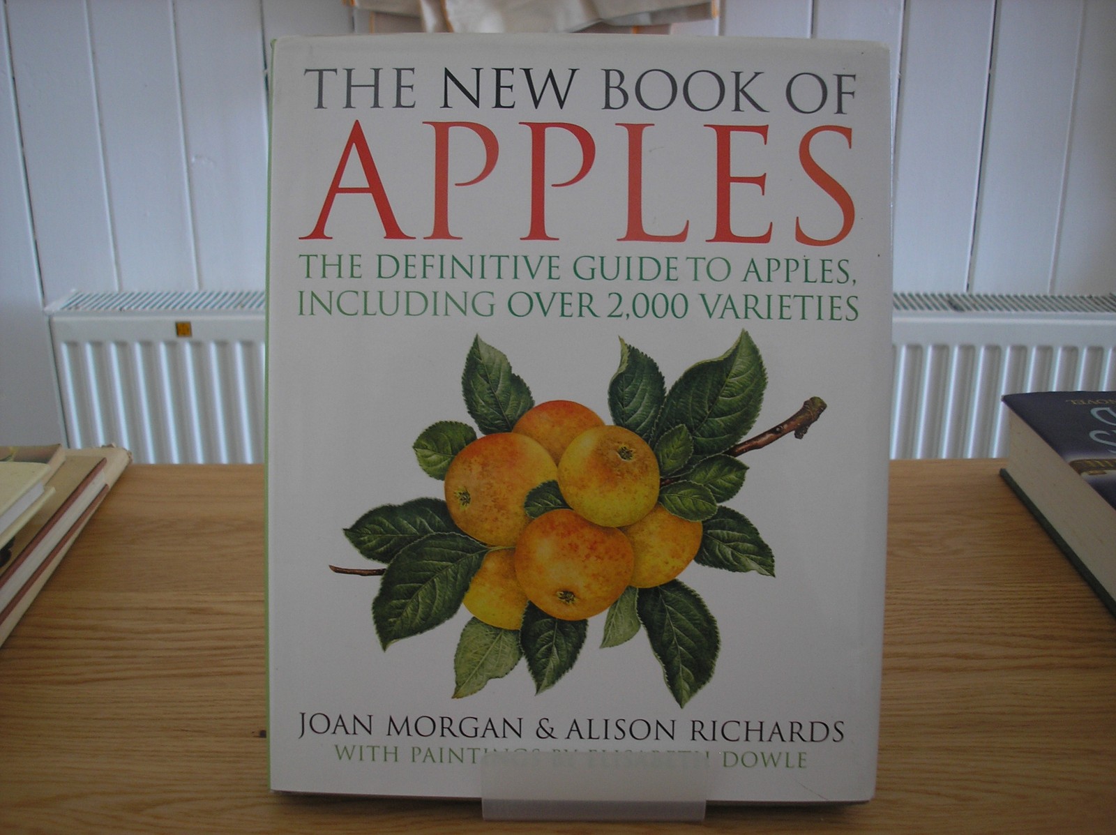 The New Book of Apples: The Definitive Guide to Over 2,000 Varieties