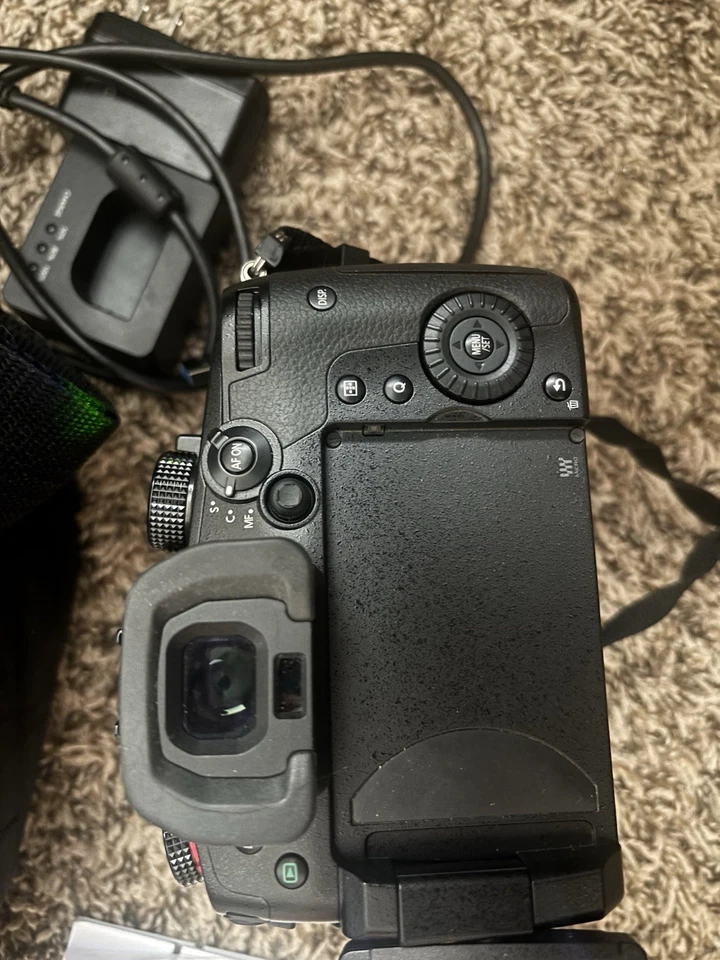 Lente Panasonic Lumix DC-GH5 II Leica DG Vario Elmar 12-60 mm Foto 3 de 4