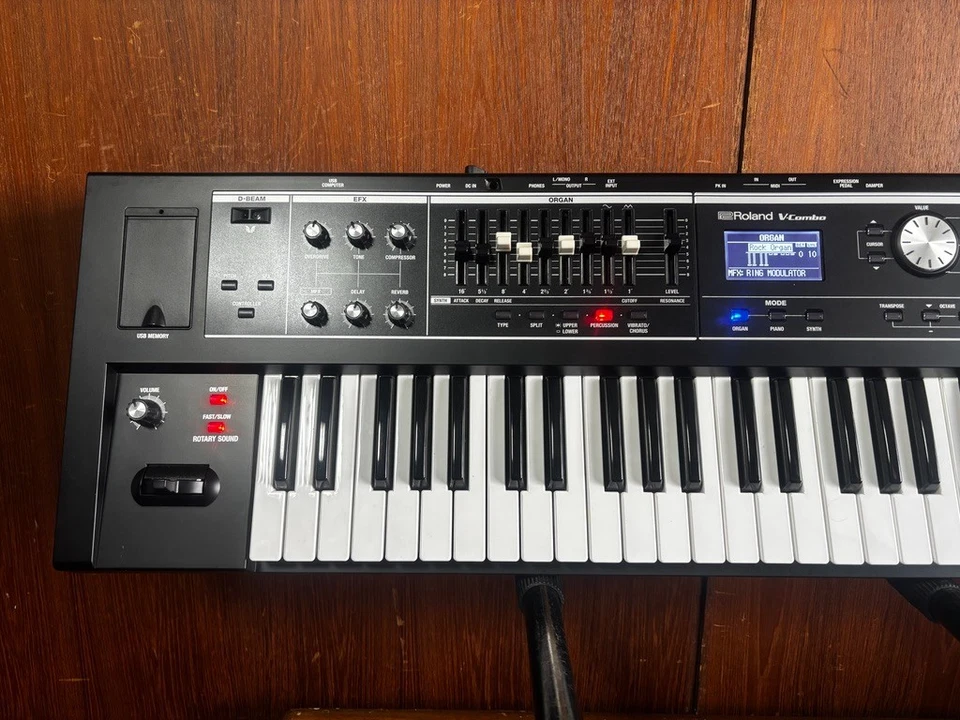 Roland V-Combo VR-09-B 61-key Stage Performance Keyboard w/ gig bag - Image 2 of 4