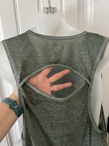 BCG Women's Athletic Fitness sleeveless Tank Top stretchy fit Crew Neck Pocket L - Picture 13 of 15