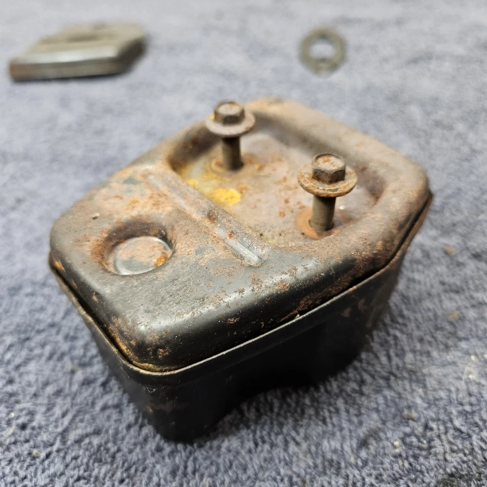 Silenciador de motosierra Craftsman con pernos y placa - 36cc 2,1 pulgadas cúbicas 14" 16" Sears Foto 3 de 4