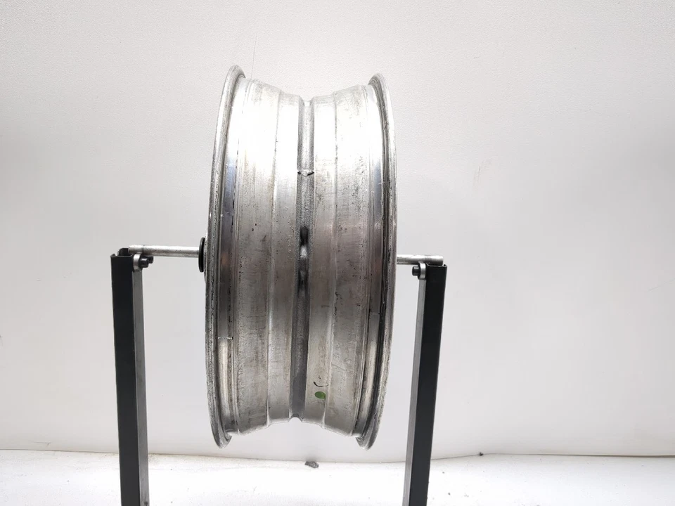 Llanta trasera recta 17x6,00 Triumph Thunderbird 1600 09-17 Foto 3 de 4