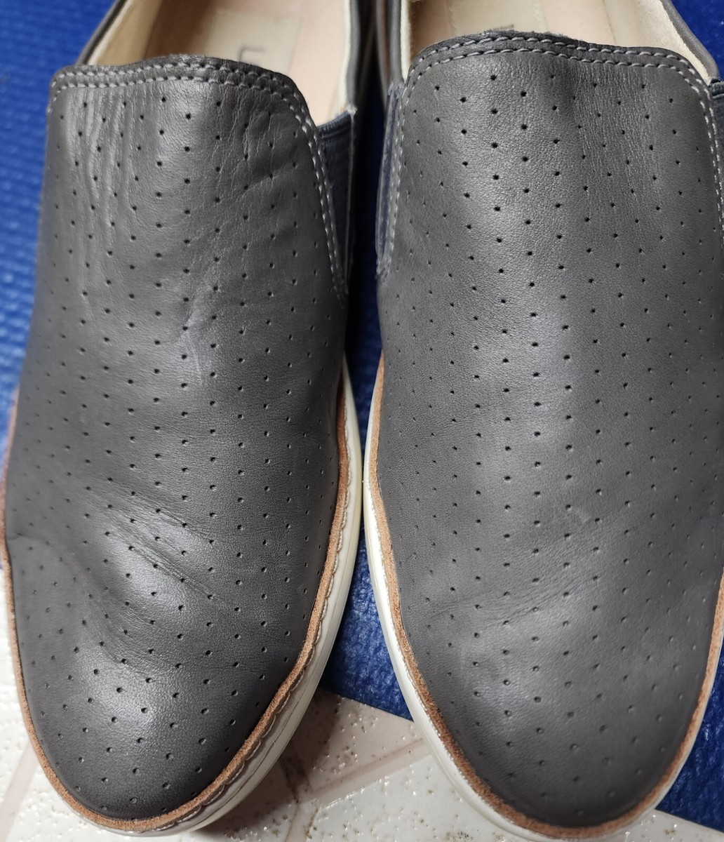 UGG Slip On Shoes Size 9 SN 1015446 Gray Soft Leather  display picture 1