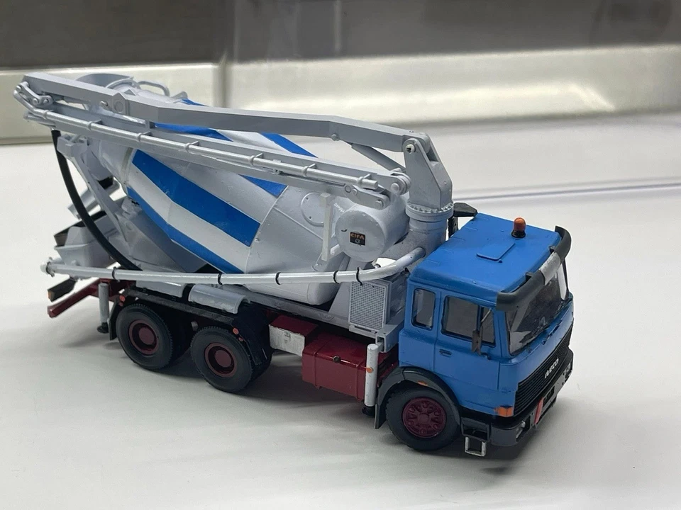 Iveco 330 Betonpompa Cifa - 1/50  - Immagine 2 di 4