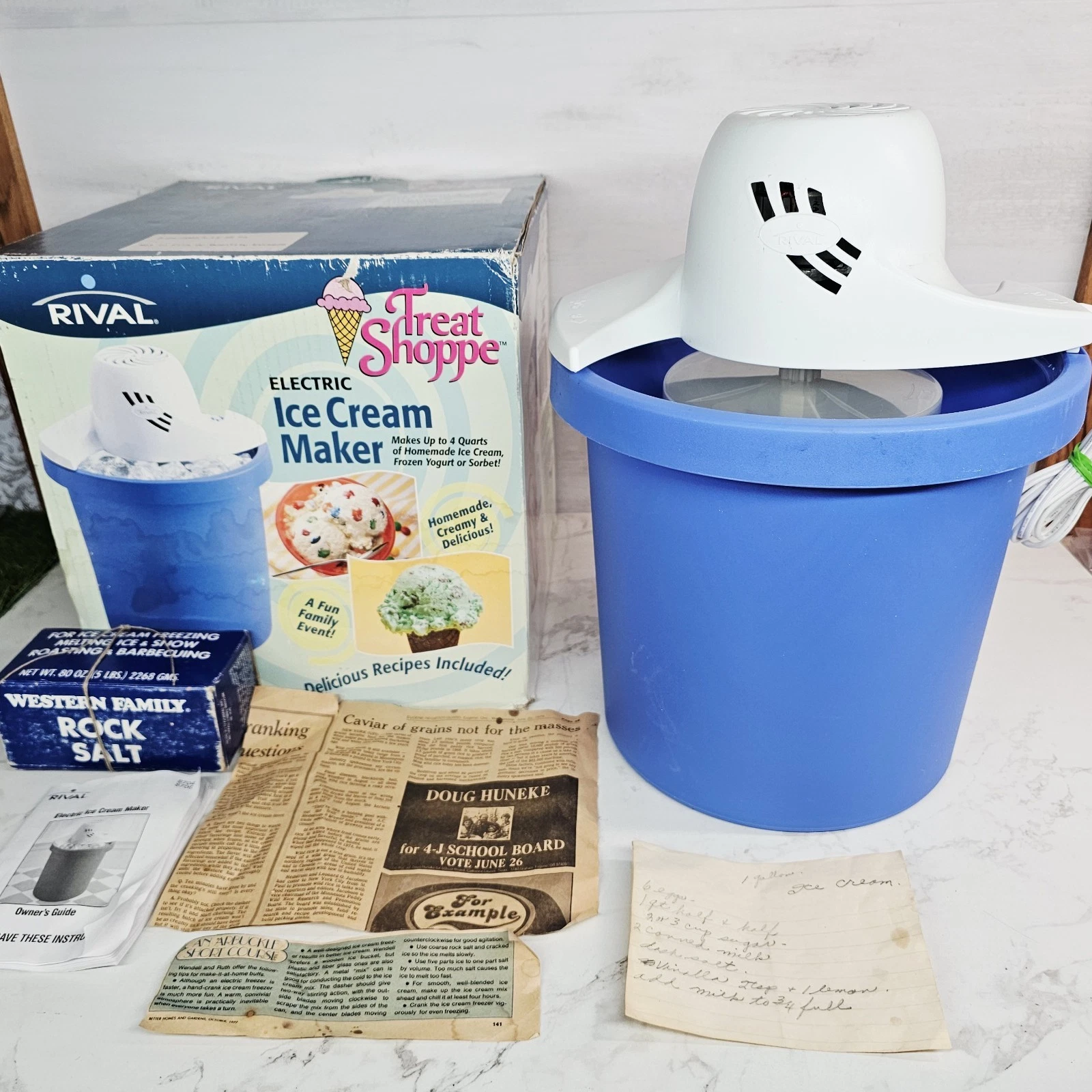 RIVAL 4 QT TREAT SHOPPE ELECTRIC ICE CREAM MAKER WITH MANUAL - WORKS GREAT
Opens in a new window or