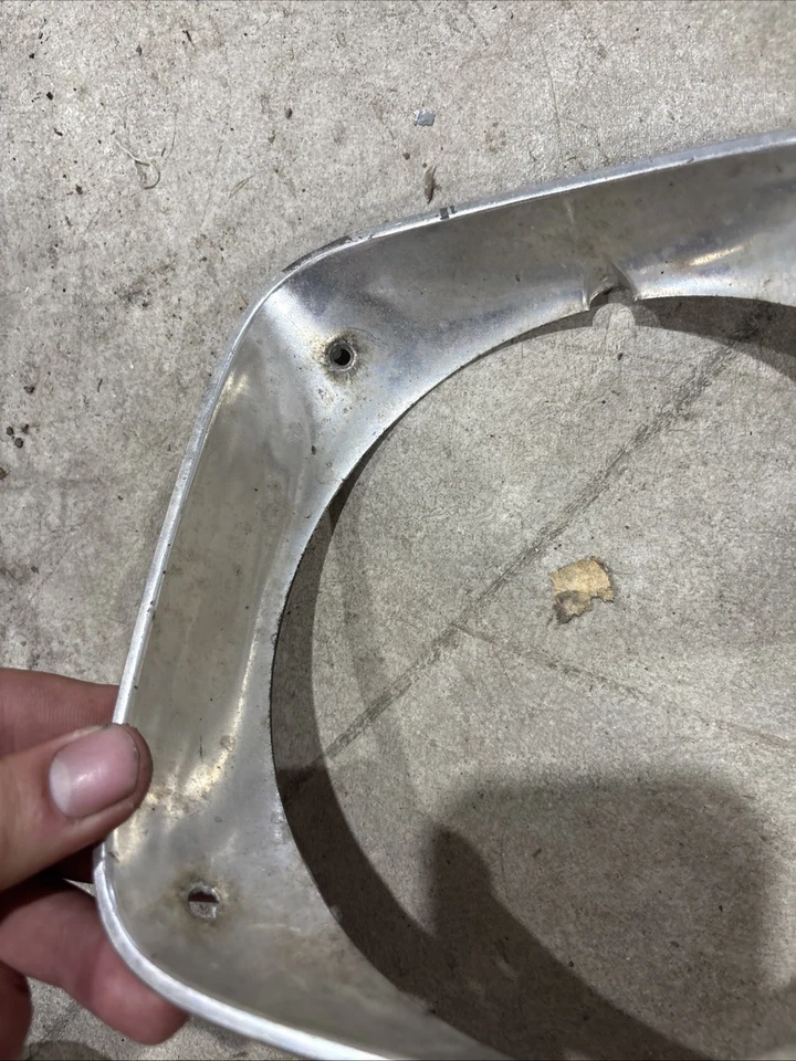 Oldsmobile Cutlass 442 1970 bisel de faro de aluminio izquierda izquierda GM Olds Foto 2 de 4