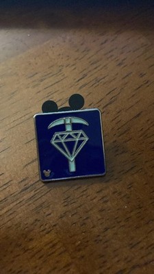 2017 Disney Hidden Mickey Trading Pin Attraction Icons Seven Dwarfs Mine Train