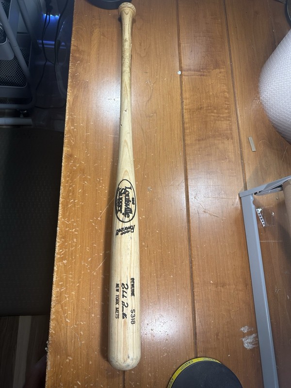 Bobby Bonilla Louisville Slugger Game Used Broken Bat Shown on Baseball Card