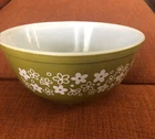 Vintage Pyrex 403 Spring Blossom Crazy Daisy Mixing Bowl 2-1/2 Qt Green