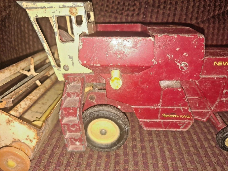 New Holland Sperry Rand vintage Combine and hayliner combo ERTL - Image 2 of 4