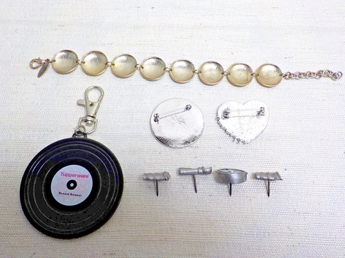 Lot of Vintage Tupperware 4 Push Pins Bracelet Carabiner 2 Pins/Brooches - Afbeelding 7 van 7