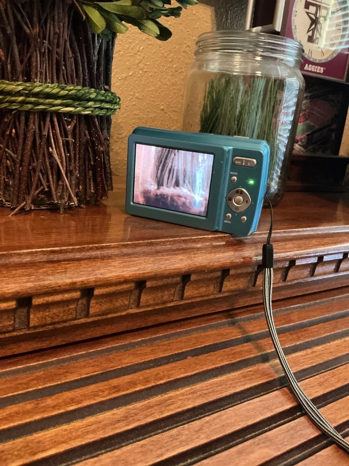 Sanyo Digital Camera VPC-S1213 3x Optical Zoom 12MP Blue LCD Camera - Image 4 of 4