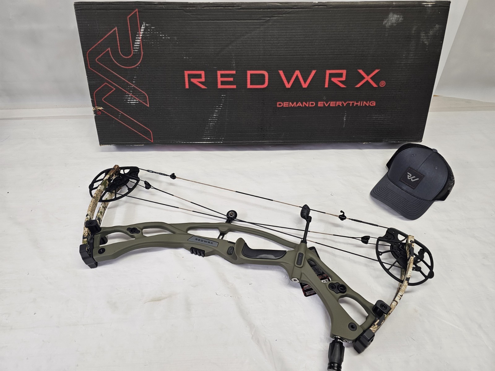 Hoyt RX-9 60 - 70lbs/25" - 30"/Wilderness w/Subalpine Limbs