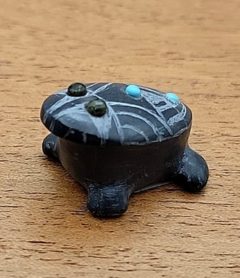 Zuni Native American Fetish hand carved Jet FROG  animal   (Phillis Panteah)