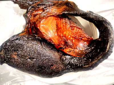 Nigerianischer Räucherwels 200g Eja Obokun Yiyan Koch in Egusi, Ogbona Okroa Suppe