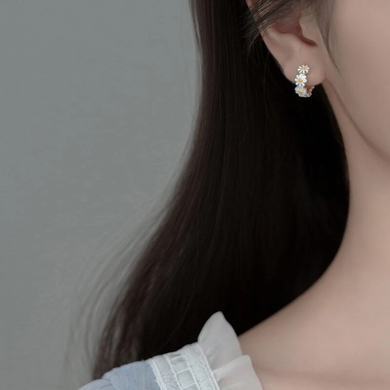Small Daisy Flower Hoops Earrings for Women Sensitive Ears Fashion