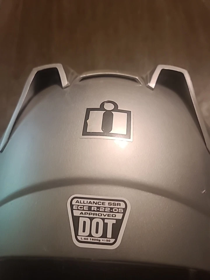 Icon Motorsports Alliance SS Motorcycle Helmet EUC - Image 4 of 4