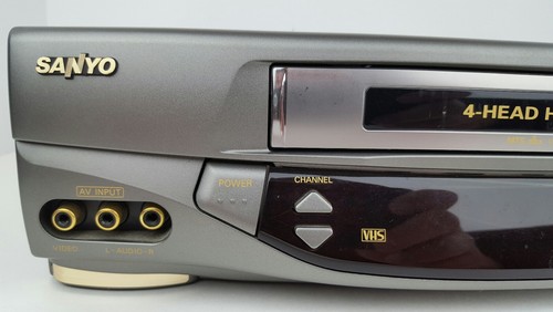 Sanyo 4 Head Hi Fi VCR Model VWM-668 ****Parts & Repair Not Working**** - Picture 2 of 8