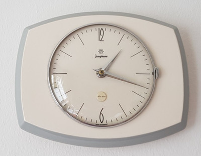 JUNGHANS  Wanduhr /Küchenuhr Ato Mat Quarz beige/grau, 60er Jahre, TOP!