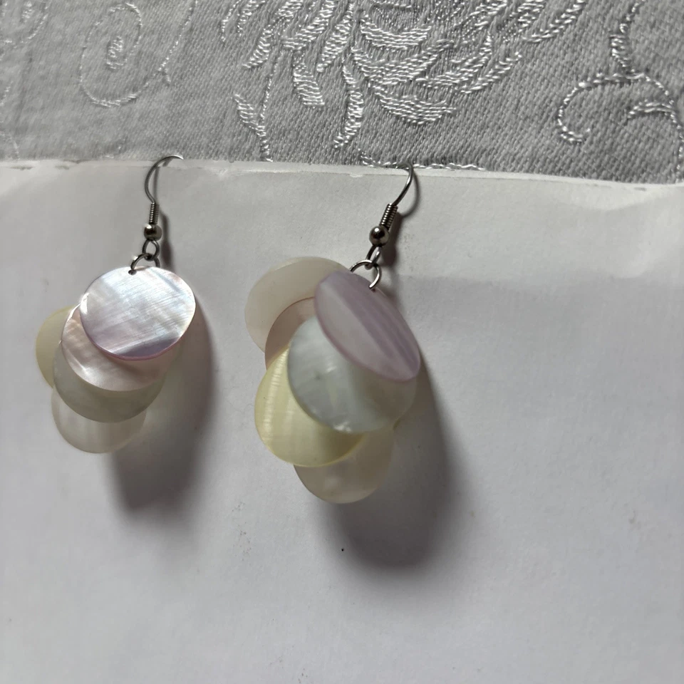 Madreperla, Pendientes Colgantes Racimo Hechos a Mano Concha Playa, Boho Hippie Foto 3 de 4