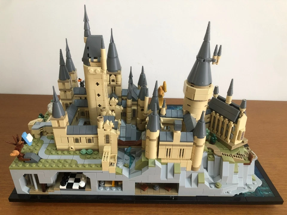 LEGO Harry Potter 76419 Hogwarts Castle and Grounds, photo 3 of 5