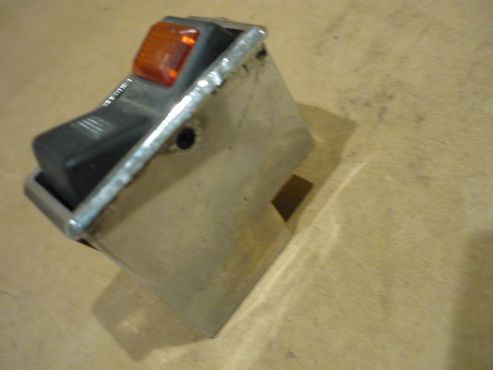 Ferrari 208,308- Heated Rear Window Switch (USED)  P/N 40094906
