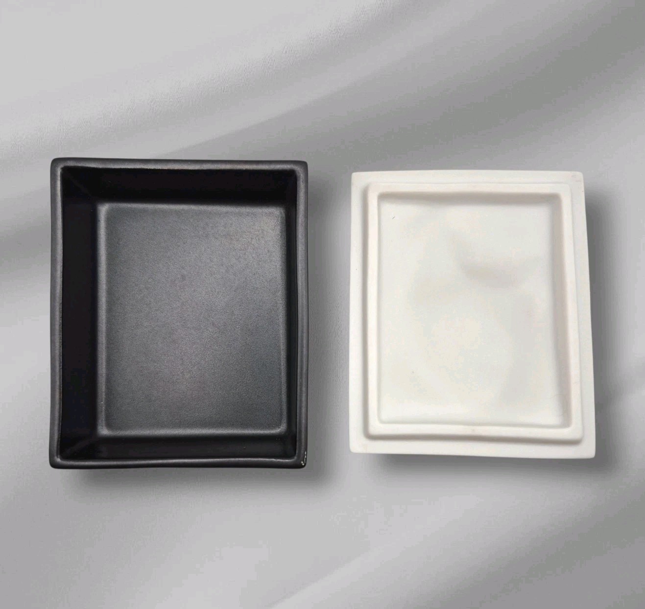 Vintage 1980s Crowning Touch Cat & Calla Lily Porcelain Trinket Box Japan