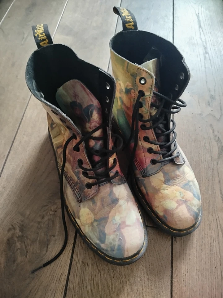 Dr. Martens Pascal Hogarth Renaissance Art Boots  EU 43 UK 9 US 10 - Photo 1/4