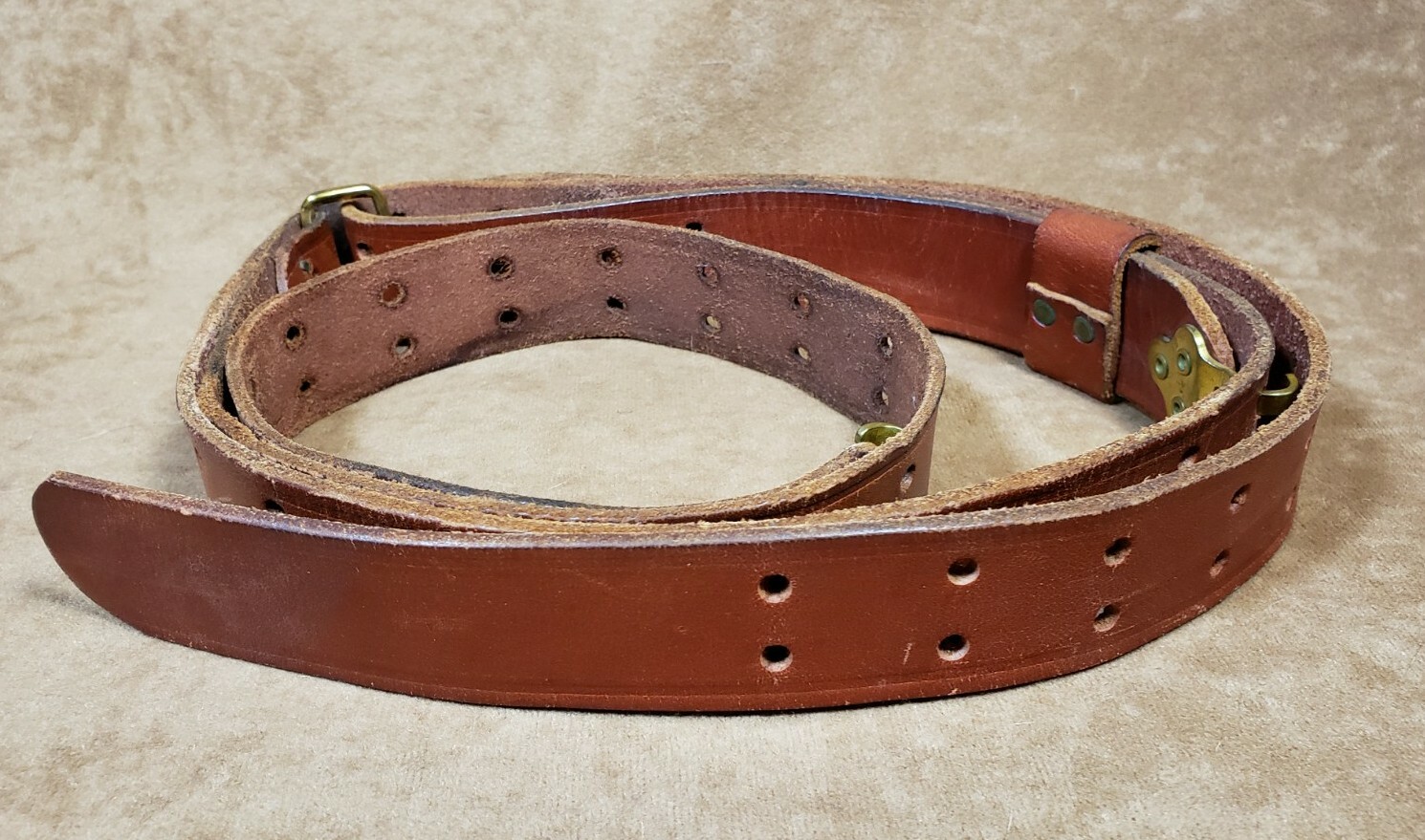 VINTAGE MILITARY WIDE LEATHER BUCKLE RIFLE SLING GUN SLING