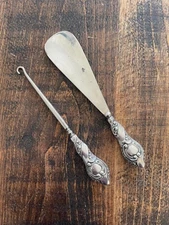LOVELY STERLING SILVER SHOE HORN & BUTTON HOOK SET Birmingham 1911