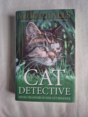 Cat Detective: Solving the Mystery of Your Cats Behaviour, Halls, Vicky, Used; V