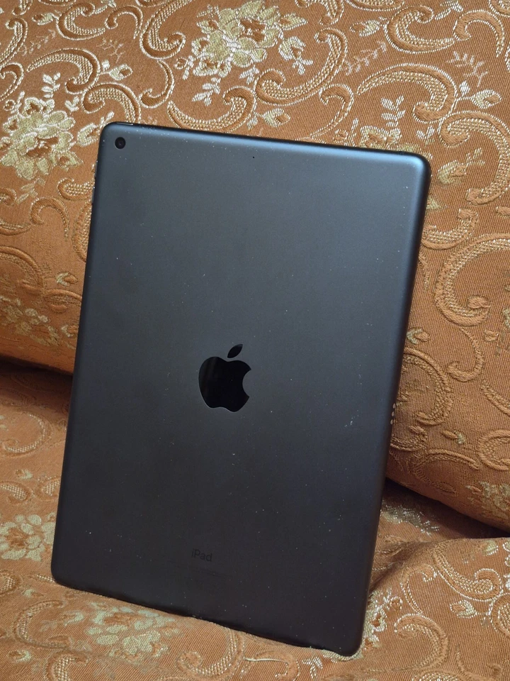 Apple iPad (7th generation) · 128GB · Wi-Fi, foto 4 di 5