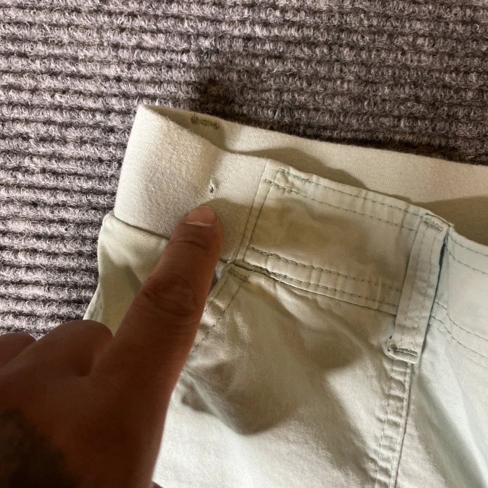 Lee Women's Size 8 Relaxed Fit Mid Rise Light Green Cargo Shorts Medium - Image 3 of 4