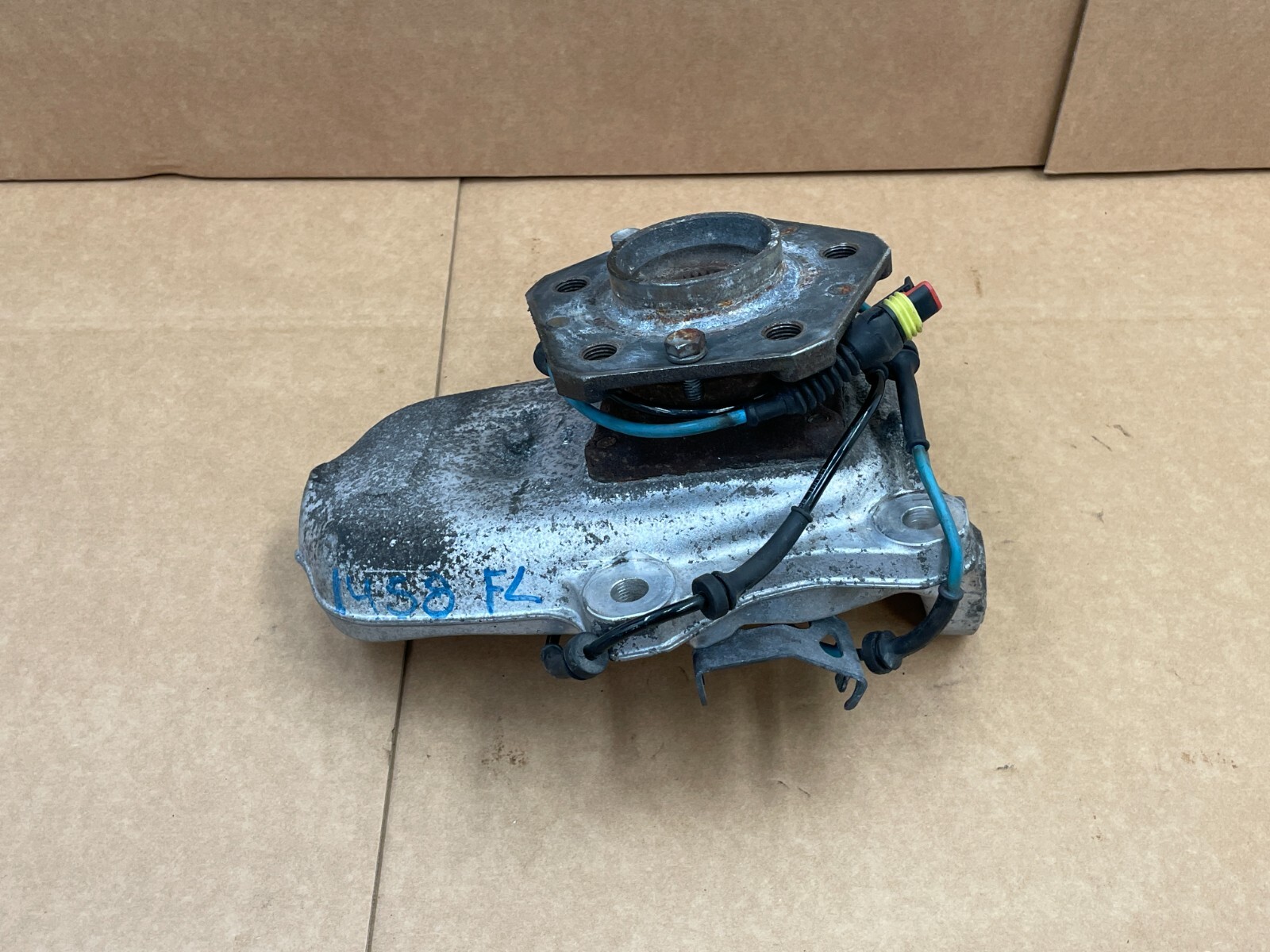 13 14 Maserati Granturismo M145 Front Left Spindle Knuckle Hub RWD 1458 OEM