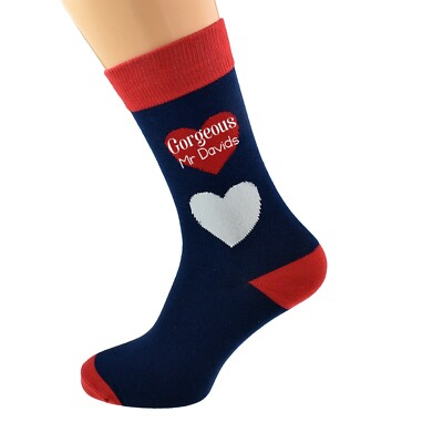 Personalisierte wunderschöne MR mit Namen Design romantische Herzen Socken UK 5-12 N1278