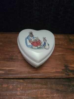 Vtg Wedgwood Beatrix Potter Peter Rabbit Heart Porcelain Trinket Box/Lid 4 Inch