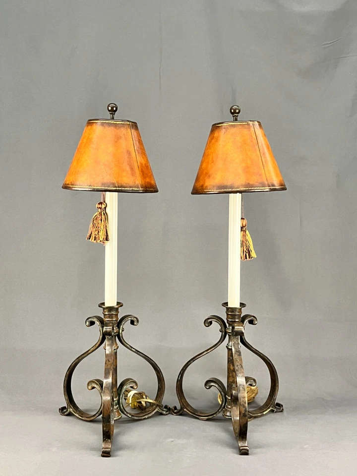 2 个 Maitland Smith 青铜烛台 28 英寸桌子或自助餐灯带皮革灯罩 — 第 4/4 张图片